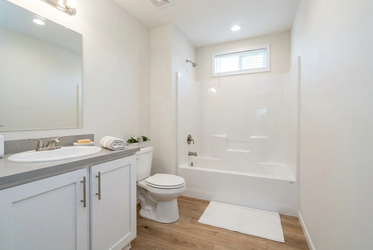 Illustration of the main bathroom in the Sandpointe 28664A (finishes and options may vary)